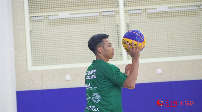 澳门三人篮球男子代表队队长曾谱诚正备战十五运会。人民网 吴宇扬扬摄 澳门三人篮球男子代表队队长曾谱诚正备战十五运会。人民网 吴宇扬扬摄