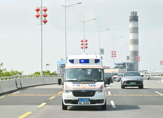 11月9日起,穗港跨境救护车服务正式开通 11月9日起,穗港跨境救护车服务正式开通