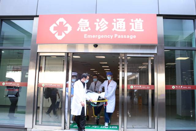 11月9日起,穗港跨境救护车服务正式开通 11月9日起,穗港跨境救护车服务正式开通