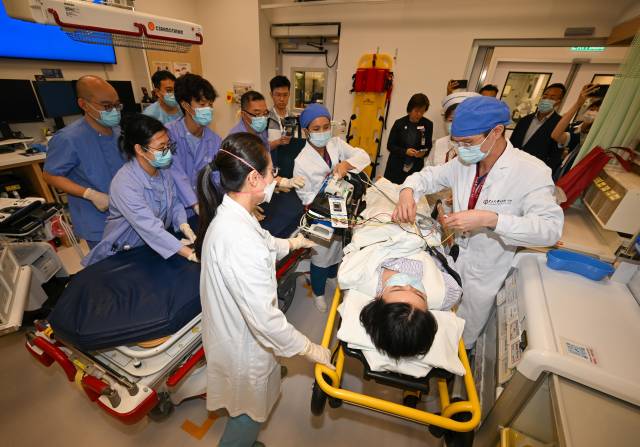 11月9日起,穗港跨境救护车服务正式开通 11月9日起,穗港跨境救护车服务正式开通