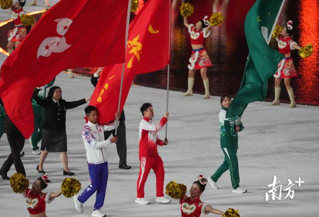 广东省体育代表团、香港特别行政区体育代表团、澳门特别行政区体育代表团在入场仪式上共同入场。 广东省体育代表团、香港特别行政区体育代表团、澳门特别行政区体育代表团在入场仪式上共同入场。