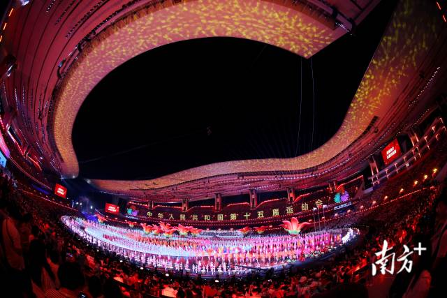 开幕式现场。 开幕式现场。