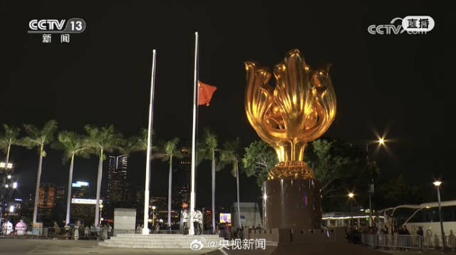 十五运会开幕式，粤港澳三地同步升国旗