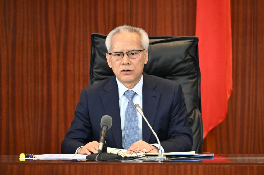 11月18日,澳门特区行政长官岑浩辉在立法会发表题为《锐意改革提效能 聚力攻坚促多元》的2026年施政报告。新华社发 11月18日,澳门特区行政长官岑浩辉在立法会发表题为《锐意改革提效能 聚力攻坚促多元》的2026年施政报告。新华社发