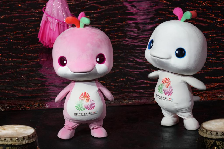 11月9日，第十五届全国运动会吉祥物“喜洋洋”和“乐融融”在开幕式现场表演。