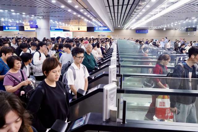 12秒“刷脸”通关！拱北口岸这条通道，一年超2500万人次畅行