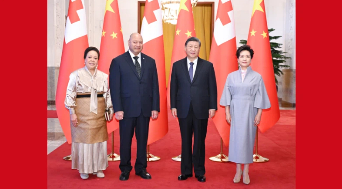 习近平会见汤加国王图普六世
