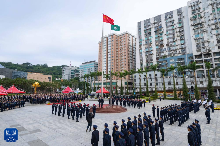 12月20日,澳门特区政府在金莲花广场举行升旗仪式,庆祝澳门回归祖国26周年。 12月20日,澳门特区政府在金莲花广场举行升旗仪式,庆祝澳门回归祖国26周年。