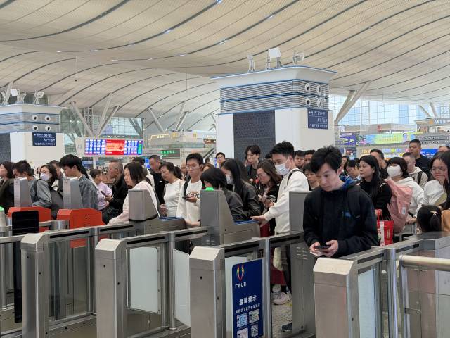 开年不到两周，广深港高铁跨境客流破百万