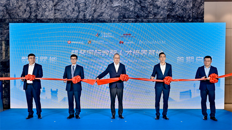 图为基地试运营启动首期培训课程。