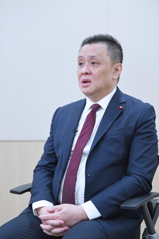 AI赋能教育，香港不能落后——访香港特区立法会议员邓飞