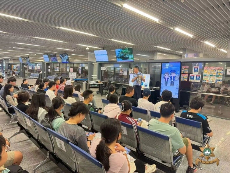图为澳门特区治安警察局为外地学生举办系列讲座。