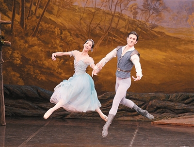 芭蕾舞剧《吉赛尔》在香港文化中心上演，图为剧照。