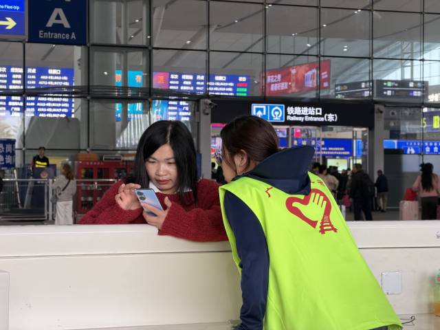 开行密度全国居首!广深港高铁实现“公交化” 开行密度全国居首!广深港高铁实现“公交化”