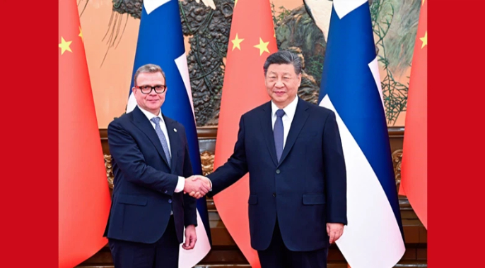 习近平会见芬兰总理奥尔波