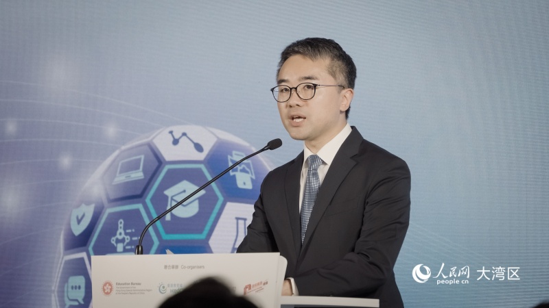 香港特区政府教育局副局长施俊辉致辞。