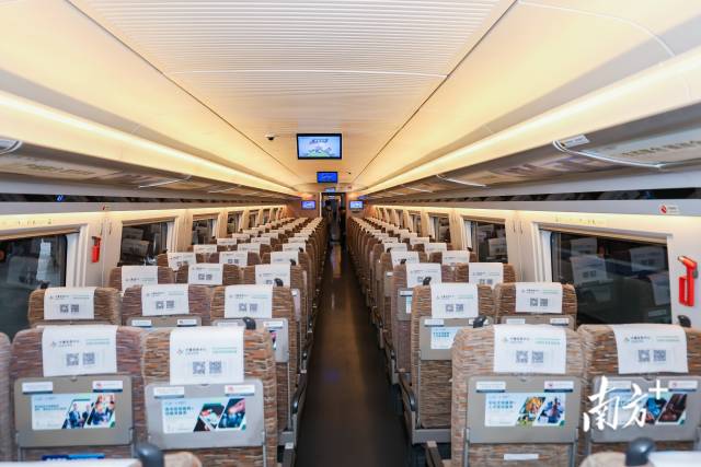 横琴与中葡经贸中心共同冠名高铁列车今日首发