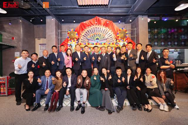 齐唱《狮子山下》，深港青年齐聚前海梦工场迎新春