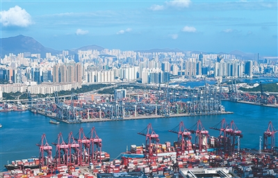 图为香港货柜码头。