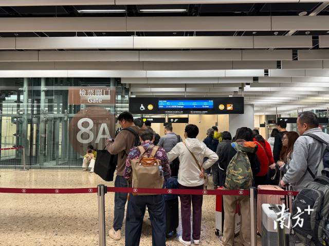 广深港高铁。通讯员供图 广深港高铁。通讯员供图