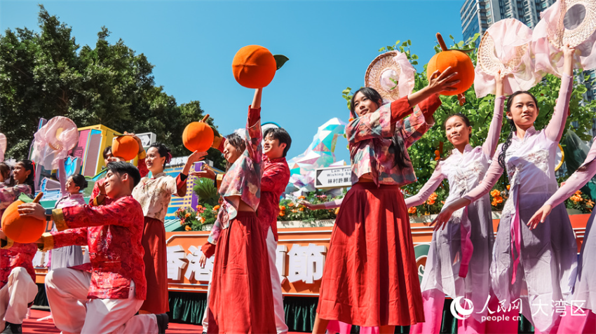 林村许愿广场首次参与花车巡游,宣传香港许愿节。 林村许愿广场首次参与花车巡游,宣传香港许愿节。