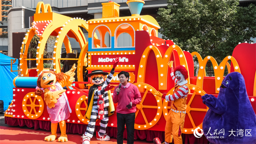 麦当劳花车形象复刻80年代香港沙田分店的小火车装置。 麦当劳花车形象复刻80年代香港沙田分店的小火车装置。
