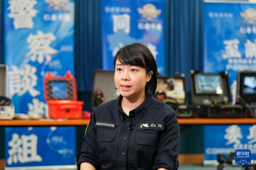 2月7日，警察谈判组第一队成员、高级督察陈家裕接受采访。