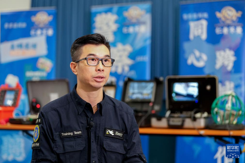 2月7日，警察谈判组第一队成员、警长余铭浩接受采访。