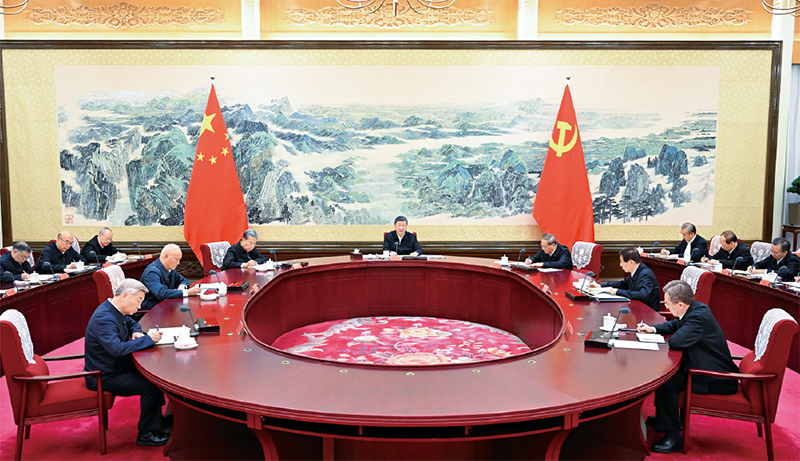 2025年12月25日至26日，中共中央政治局召开民主生活会，中共中央总书记习近平主持会议并发表重要讲话。图片来源：新华网