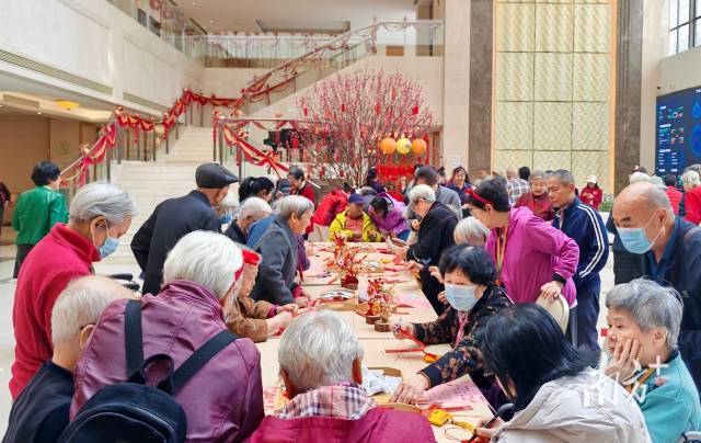 “这里就是家”！近百位港澳老人在粤过“湾区团圆年”