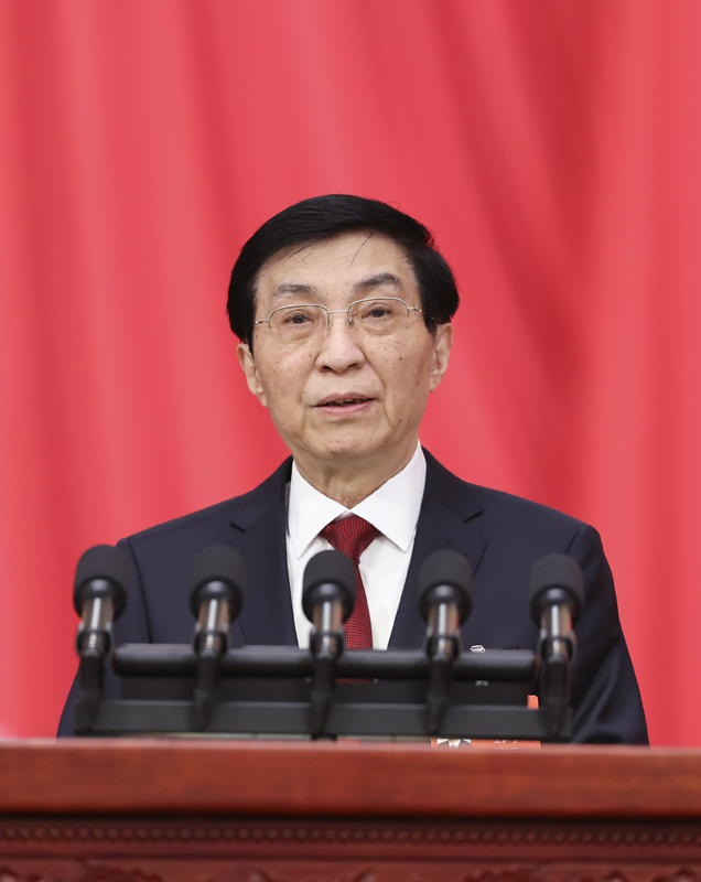 3月4日下午,中国人民政治协商会议第十四届全国委员会第四次会议在北京人民大会堂开幕。这是全国政协主席王沪宁代表政协第十四届全国委员会常务委员会,向大会报告工作。图片来源:新华网 3月4日下午,中国人民政治协商会议第十四届全国委员会第四次会议在北京人民大会堂开幕。这是全国政协主席王沪宁代表政协第十四届全国委员会常务委员会,向大会报告工作。图片来源:新华网