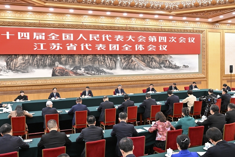 3月5日下午，中共中央总书记、国家主席、中央军委主席习近平参加他所在的十四届全国人大四次会议江苏代表团审议。新华社记者 殷博古 摄