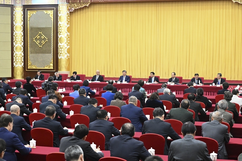 3月6日下午，中共中央总书记、国家主席、中央军委主席习近平看望参加全国政协十四届四次会议的农工党、九三学社、医药卫生界、社会福利和社会保障界委员，并参加联组会，听取意见和建议。中共中央政治局常委、全国政协主席王沪宁，中共中央政治局常委、中央办公厅主任蔡奇参加看望和讨论。图片来源：新华网