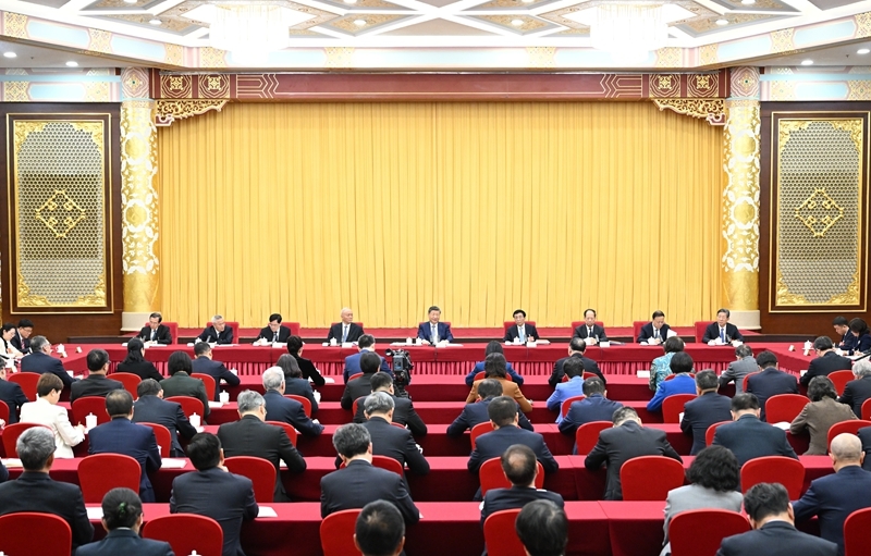 3月6日下午，中共中央总书记、国家主席、中央军委主席习近平看望参加全国政协十四届四次会议的农工党、九三学社、医药卫生界、社会福利和社会保障界委员，并参加联组会，听取意见和建议。中共中央政治局常委、全国政协主席王沪宁，中共中央政治局常委、中央办公厅主任蔡奇参加看望和讨论。图片来源：新华网