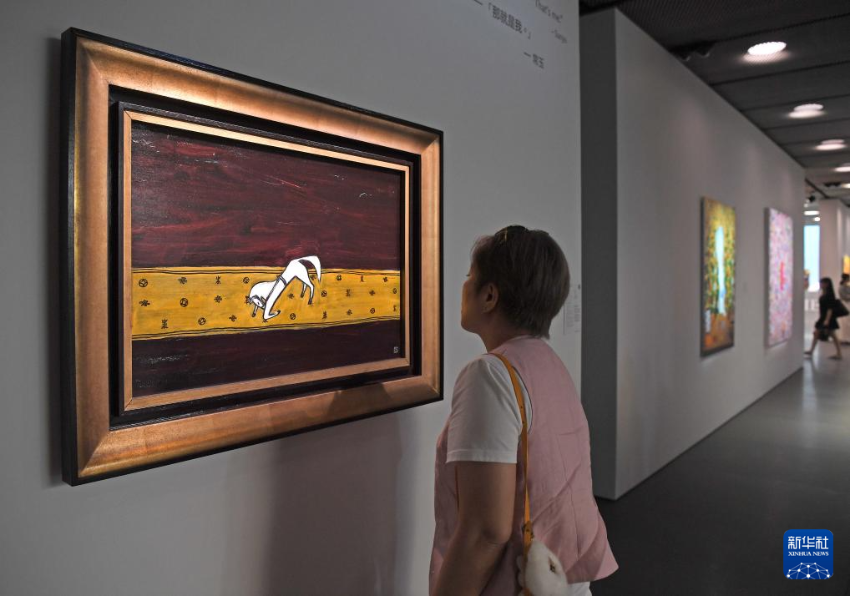 3月24日,一名女士在佳士得香港2026春季拍卖预展上观赏常玉的作品《毯上的曲腿马》。 3月24日,一名女士在佳士得香港2026春季拍卖预展上观赏常玉的作品《毯上的曲腿马》。