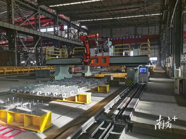 国内首套剪力钉自动焊接生产线。