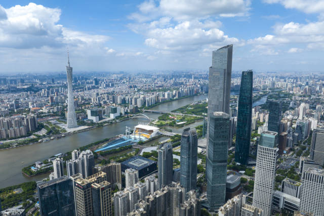 广州正式迈入“双机场”时代：不只是多一条跑道，更是多一种发展的可能