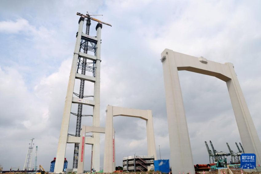 这是3月26日拍摄的狮子洋大桥东主塔(无人机照片)。 这是3月26日拍摄的狮子洋大桥东主塔(无人机照片)。