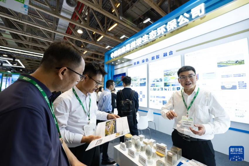 3月26日，与会者在澳门国际环保合作发展论坛及展览上。