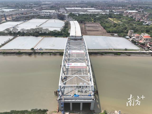 狮子洋通道完成全线首座钢桁梁桥顶推施工