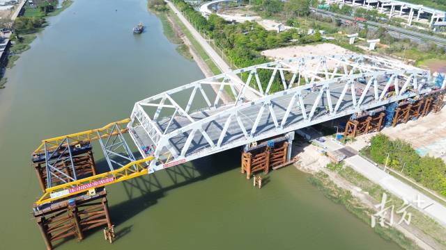 狮子洋通道完成全线首座钢桁梁桥顶推施工