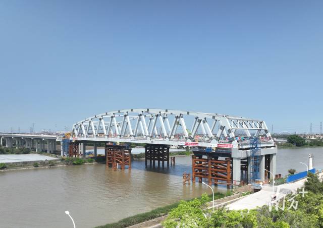 狮子洋通道完成全线首座钢桁梁桥顶推施工