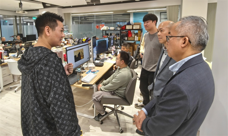 科技基金工作人员与企业、高校研发团队交流讨论。 科技基金工作人员与企业、高校研发团队交流讨论。