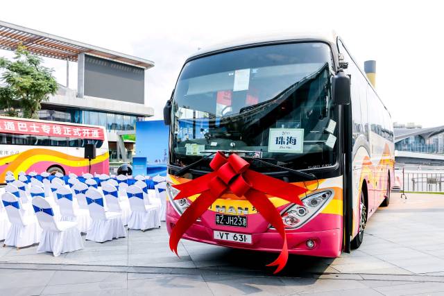 4月17日，“港珠直通巴士专线开通仪式”在珠海金湾华发商都举行。通讯员 供图