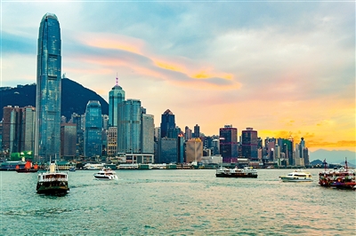 图为香港维多利亚港。