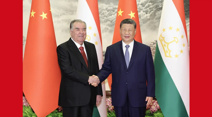 习近平同塔吉克斯坦总统拉赫蒙会谈